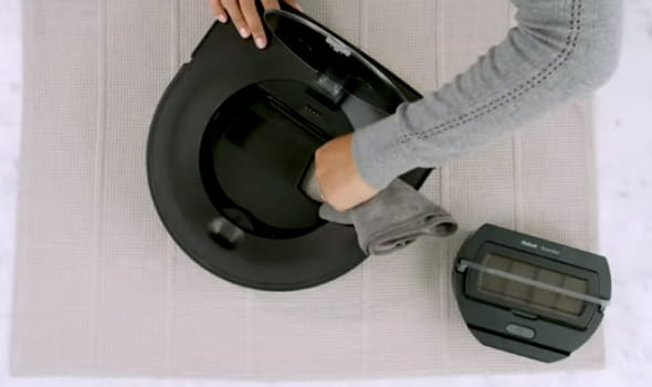 clean Roomba bin